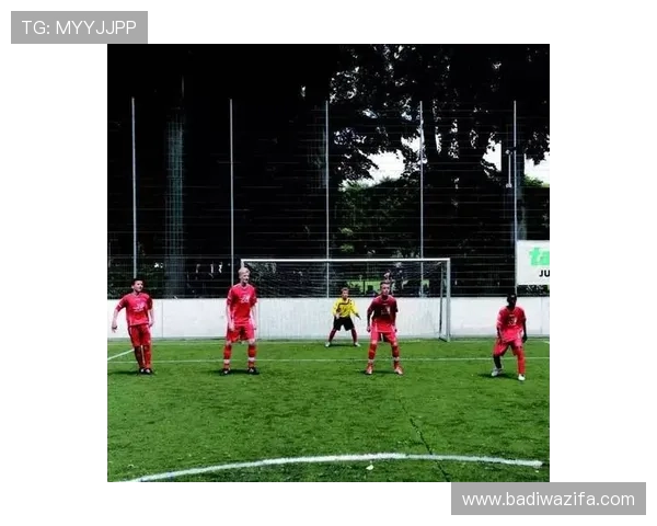 体验线上真人足球比赛的真实感受提升你的操作水平和战术策略